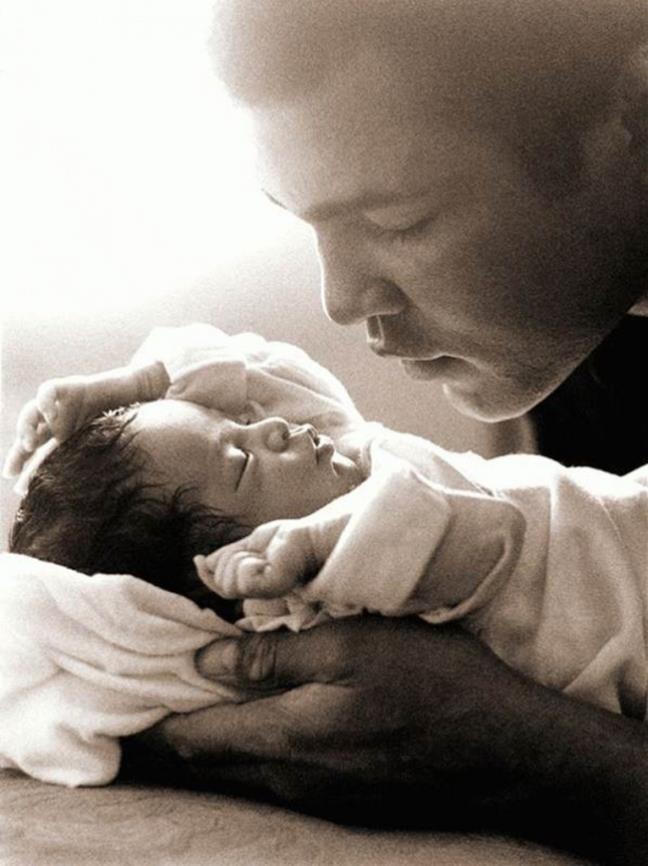 Khoảnh khắc hạnh phúc tột đỉnh của những ông bố trẻ