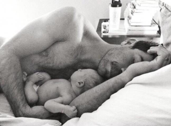 Khoảnh khắc hạnh phúc tột đỉnh của những ông bố trẻ