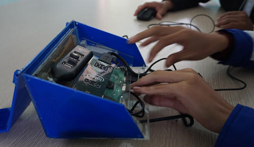 Nam sinh chế máy chống ngủ gật cho tài xế