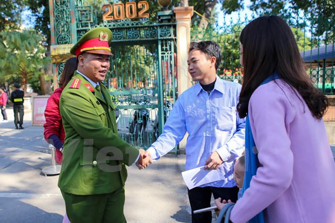 Khoảnh khắc hạnh phúc ngày đặc xá phạm nhân năm 2016