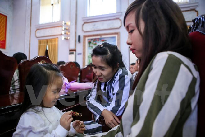 Khoảnh khắc hạnh phúc ngày đặc xá phạm nhân năm 2016