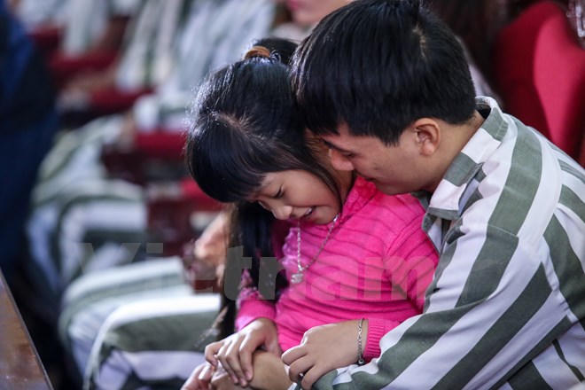 Khoảnh khắc hạnh phúc ngày đặc xá phạm nhân năm 2016