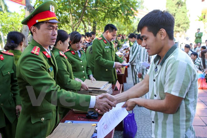 Khoảnh khắc hạnh phúc ngày đặc xá phạm nhân năm 2016