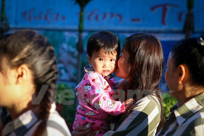 Khoảnh khắc hạnh phúc ngày đặc xá phạm nhân năm 2016