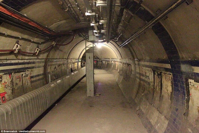 Ám ảnh những nhà ga bỏ hoang dưới lòng đất London