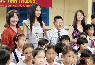 Đời tư sóng gió 'người tình tin đồn' của Ngọc Trinh