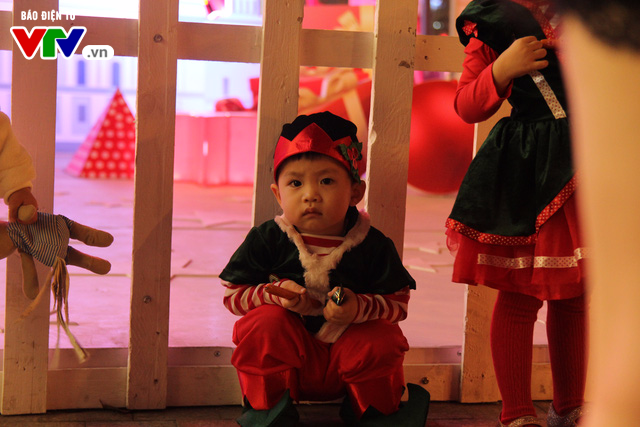 Những cây thông Noel khổng lồ tại Hà Nội