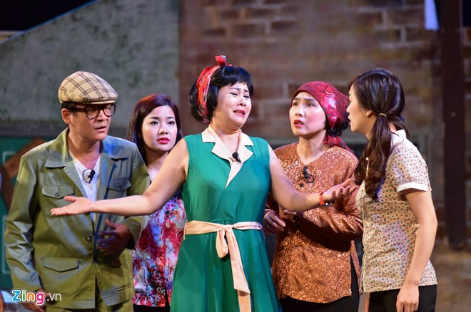 NSƯT Minh Hằng khóc nức nở trong đêm diễn trước khi về hưu