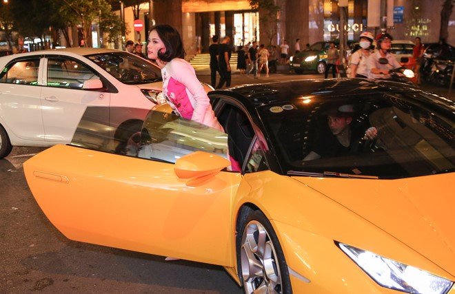 4 cặp đôi gây ồn ào nhất làng giải trí Việt năm 2016