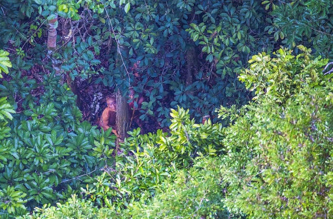 Thú vị cảnh sống nguyên thủy của bộ lạc mới phát hiện trong rừng Amazon 