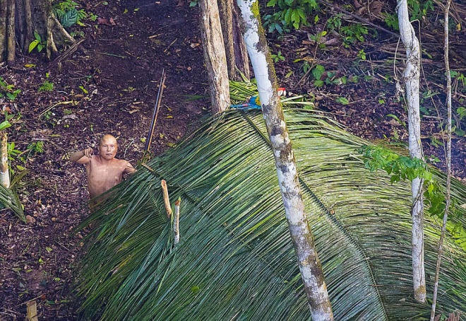 Thú vị cảnh sống nguyên thủy của bộ lạc mới phát hiện trong rừng Amazon 