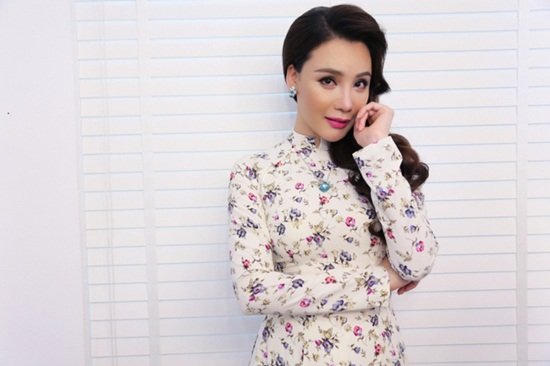 Hồ Quỳnh Hương nói trong nước mắt trên sóng truyền hình