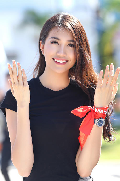 Dàn hoa hậu, á hậu đi hiến máu