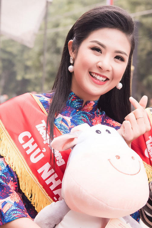 Dàn hoa hậu, á hậu đi hiến máu