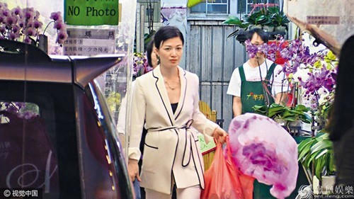 Đời bất hạnh của mỹ nhân phản bội Lưu Đức Hoa