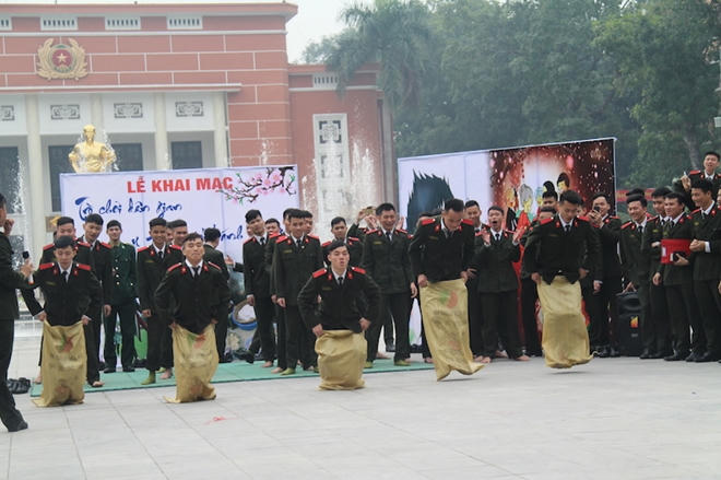 Xuân ấm áp với học viên An ninh trực Tết