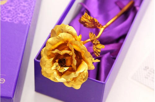 Rộ mốt quà tặng dát vàng tiền triệu cho lễ Valentine