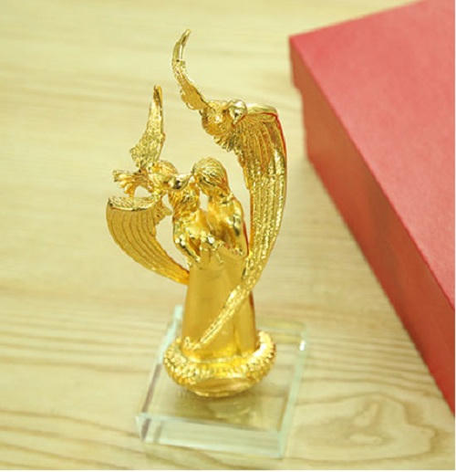 Rộ mốt quà tặng dát vàng tiền triệu cho lễ Valentine