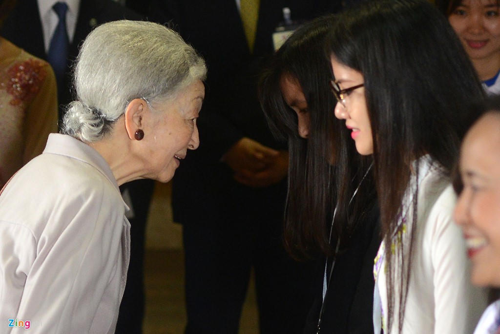 Văn Miếu - Quốc Tử Giám ấm áp hơn nhờ Vua và Hoàng hậu Nhật Bản 