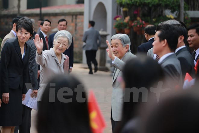 Văn Miếu - Quốc Tử Giám ấm áp hơn nhờ Vua và Hoàng hậu Nhật Bản 