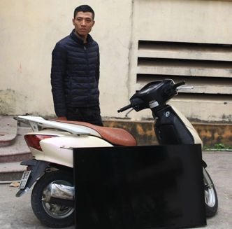 Nữ chủ nhà ngủ say, gã trai nửa đêm lấy trộm tài sản lớn