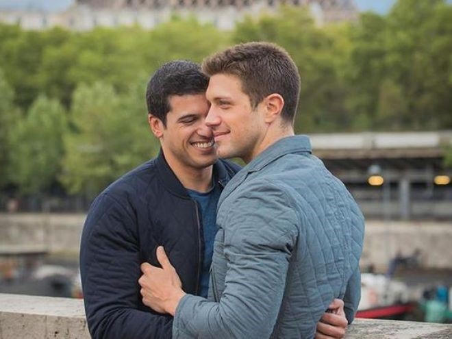 Nam ca sĩ nổi tiếng thế giới tự sát 