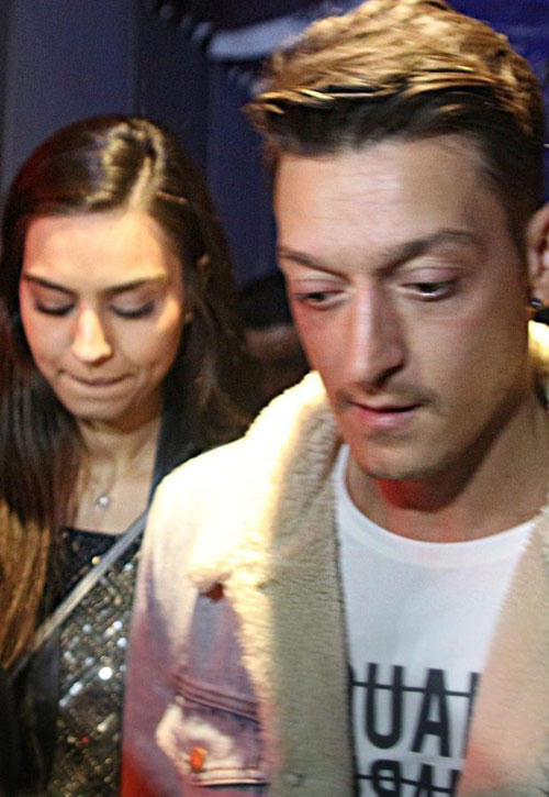 Tiền vệ Arsenal và Hoa hậu Thổ Nhĩ Kỳ sắp cưới?