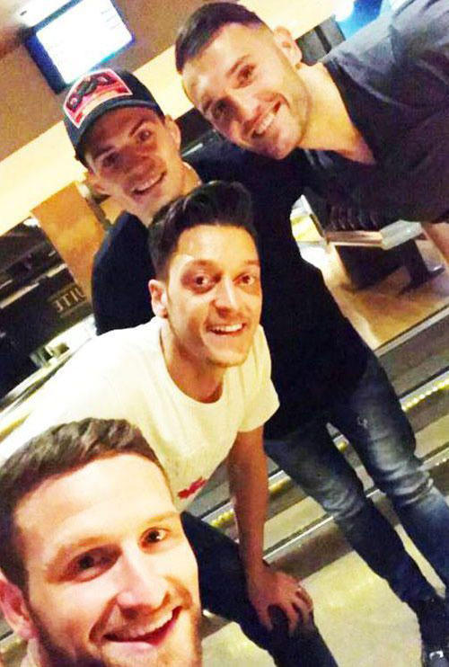 Tiền vệ Arsenal và Hoa hậu Thổ Nhĩ Kỳ sắp cưới?