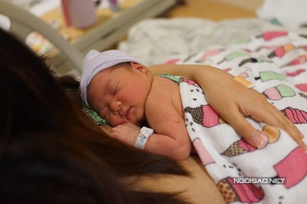 Lam Trường 'tương tư' con gái mới sinh