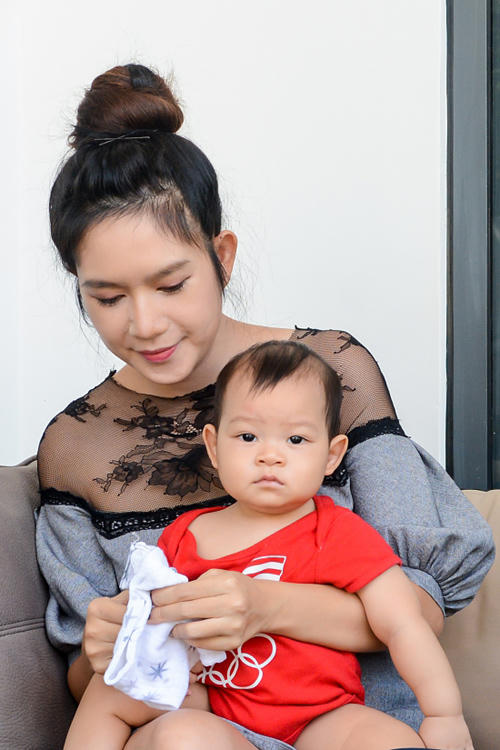 Chuyện ít người biết về hotgirl sinh nhiều con bậc nhất showbiz Việt