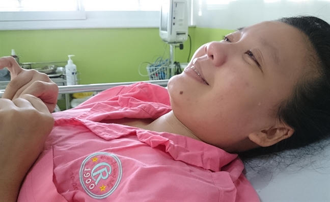 Nghị lực thép của thai phụ 8 tháng bị xe tải chèn qua bụng