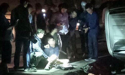 Cảnh sát rượt đuổi, bắn lật ô tô chở ma tuý trên địa bàn Hà Nội