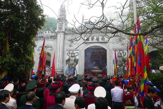 Chủ tịch nước thành kính dâng hương tưởng niệm các vua Hùng