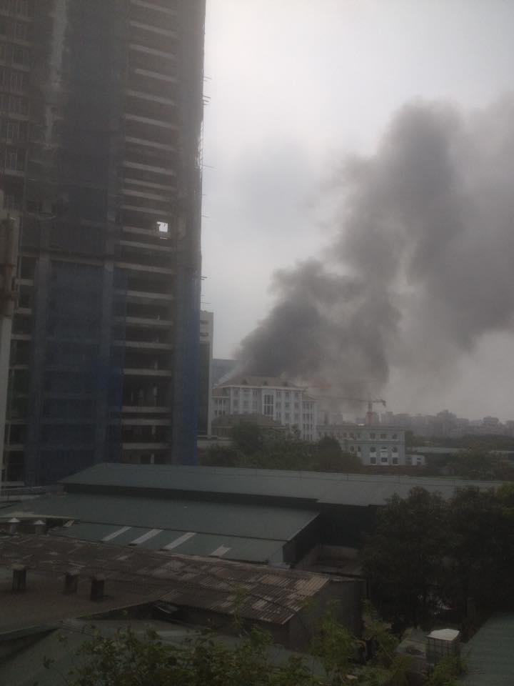 Cháy lớn gần 2 giờ trên đường Phạm Hùng