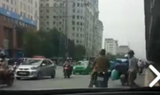 Cháy lớn gần 2 giờ trên đường Phạm Hùng