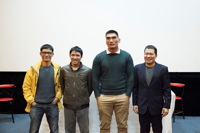 Đạo diễn ‘Cha cõng con’ trả lại bằng khen Cánh diều vàng