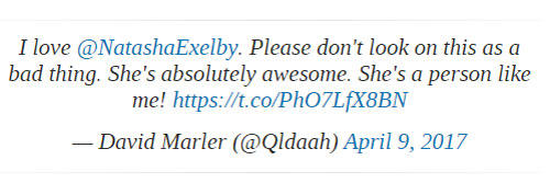 Nữ MC mải mê nghịch bút trong bản tin ghi hình trực tiếp