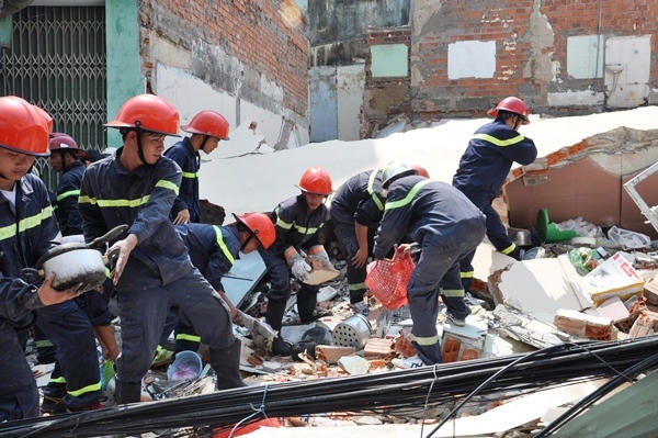 Nhân chứng bàng hoàng kể thời điểm sập nhà 3 tầng ở Quy Nhơn