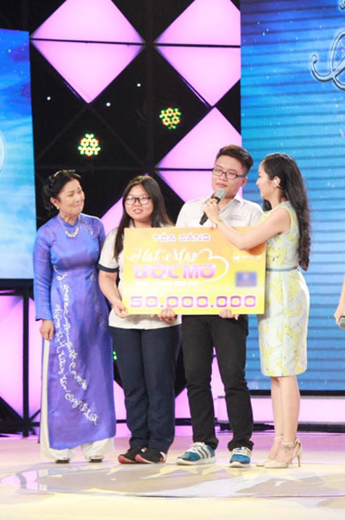 Trấn Thành khóc nghẹn trong show đầu tiên sau 'lệnh cấm'