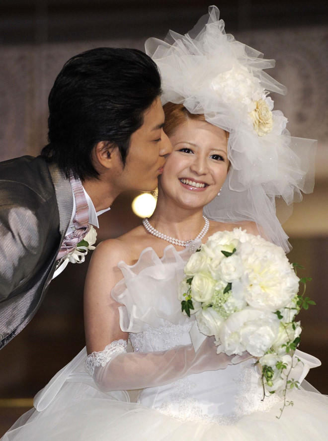 'Sao' nữ cao 1,45 m bị chồng bắt quả tang ngoại tình sắp cưới 'phi công trẻ'