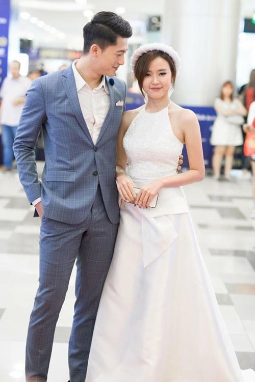 Midu, Harry Lu ngầm công khai tình cảm trên Facebook?