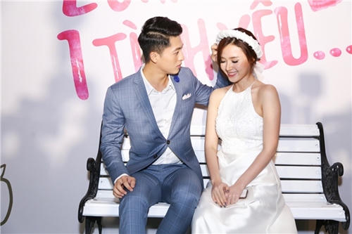 Midu, Harry Lu ngầm công khai tình cảm trên Facebook?