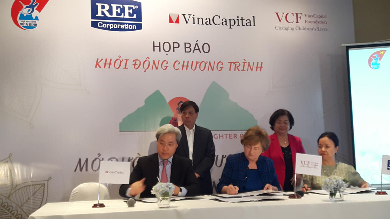 Hơn 30 nữ sinh dân tộc thiểu số sẽ nhận học bổng 220 triệu đồng