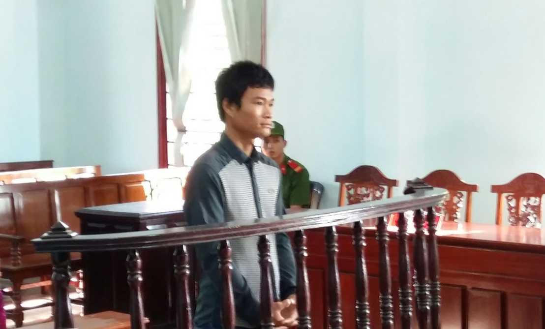 Cô bé chăn vịt bị gã nghiện dụ dỗ sống trụy lạc