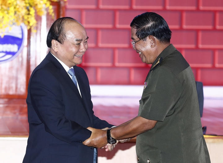 Ấn tượng nụ cười hai Thủ tướng ngày ông Hun Sen trở lại thăm Việt Nam