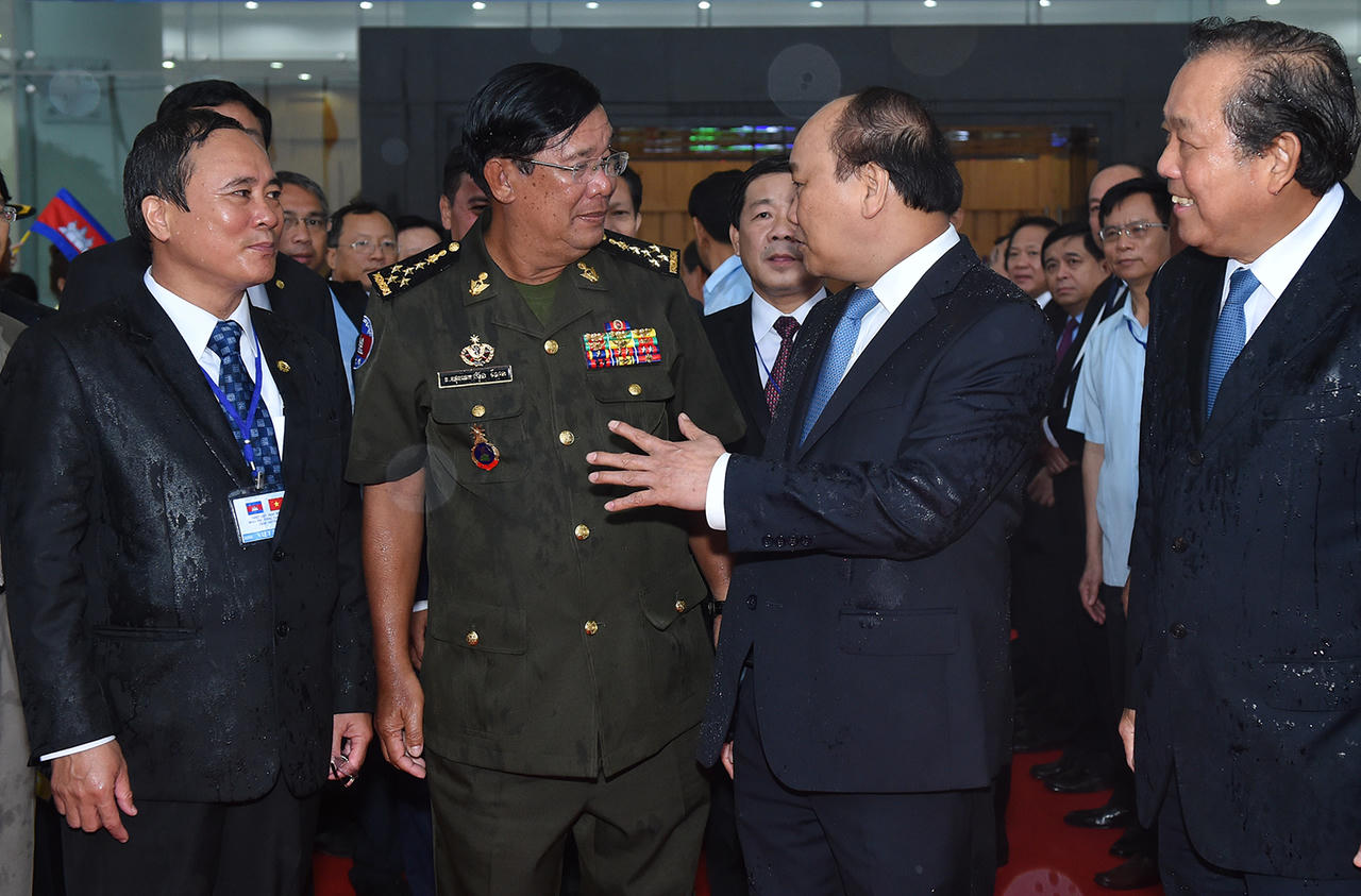 Ấn tượng nụ cười hai Thủ tướng ngày ông Hun Sen trở lại thăm Việt Nam