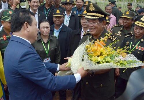 Ấn tượng nụ cười hai Thủ tướng ngày ông Hun Sen trở lại thăm Việt Nam