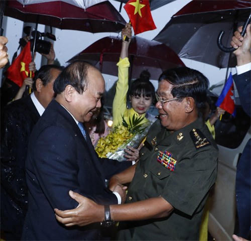 Ấn tượng nụ cười hai Thủ tướng ngày ông Hun Sen trở lại thăm Việt Nam
