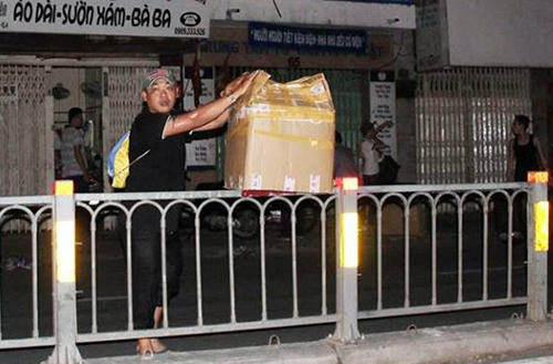 Biển lửa bao trùm kho hàng trong cảng Sài Gòn