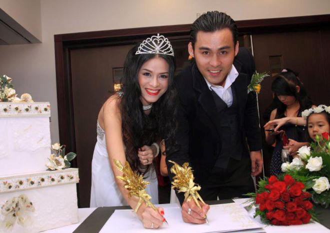 Vợ Việt Anh phản ứng sau vụ lùm xùm tin nhắn từ điện thoại Bảo Thanh